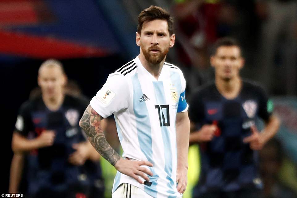 Argentina tệ nhất nhiều năm qua. Messi như 'vật thể lạ' ảnh 2